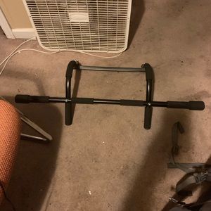 Pull up bar push-up variation